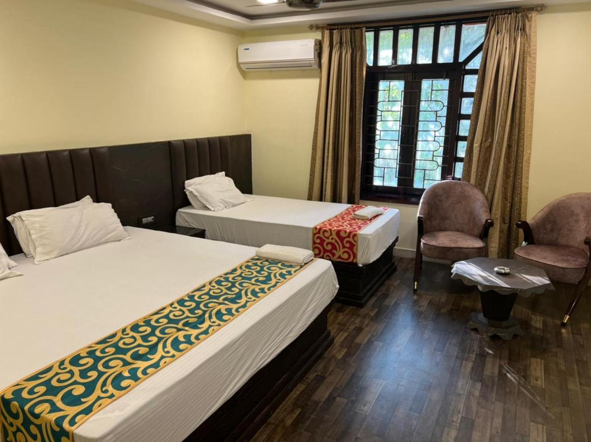Hotel Tourist Inn Siliguri Exteriör bild